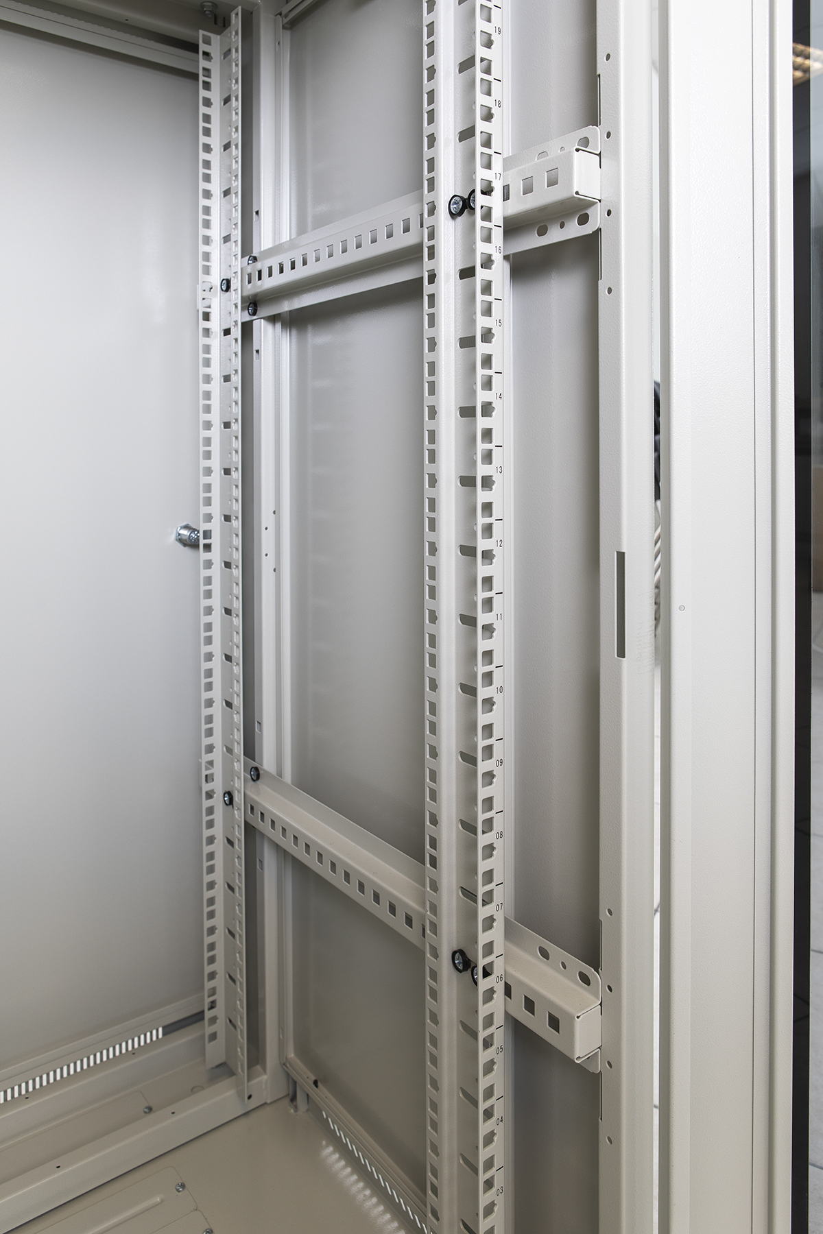 ARM.STANDARD 600X1166X600 22U P/VT    GR